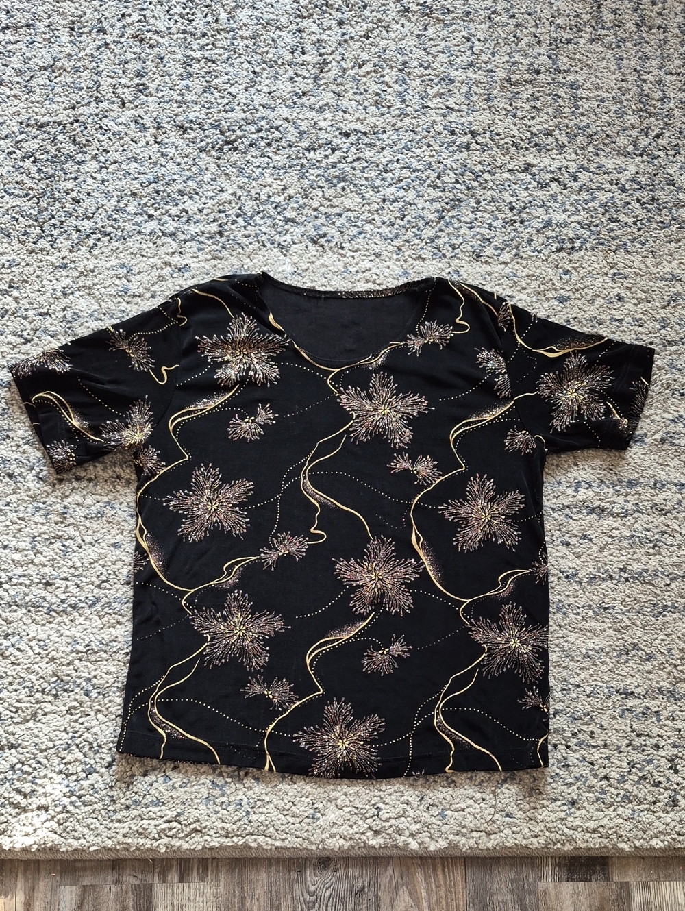 Source Unknown Black Short Sleeve Tee with Gold Floral Burst Pattern